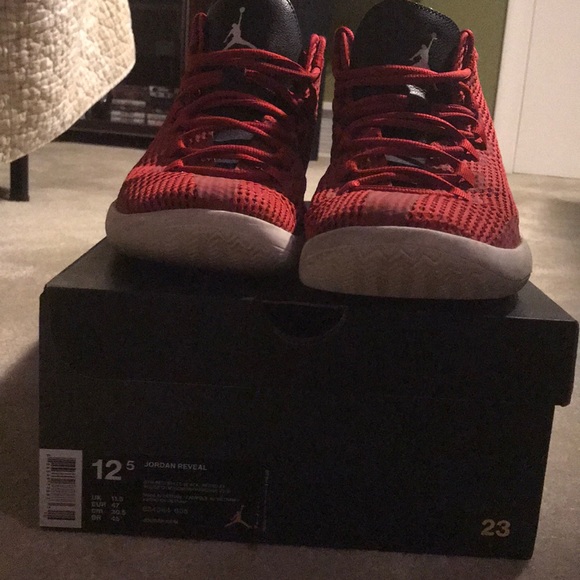 Jordan Reveals Size 12.5 - Picture 1 of 4